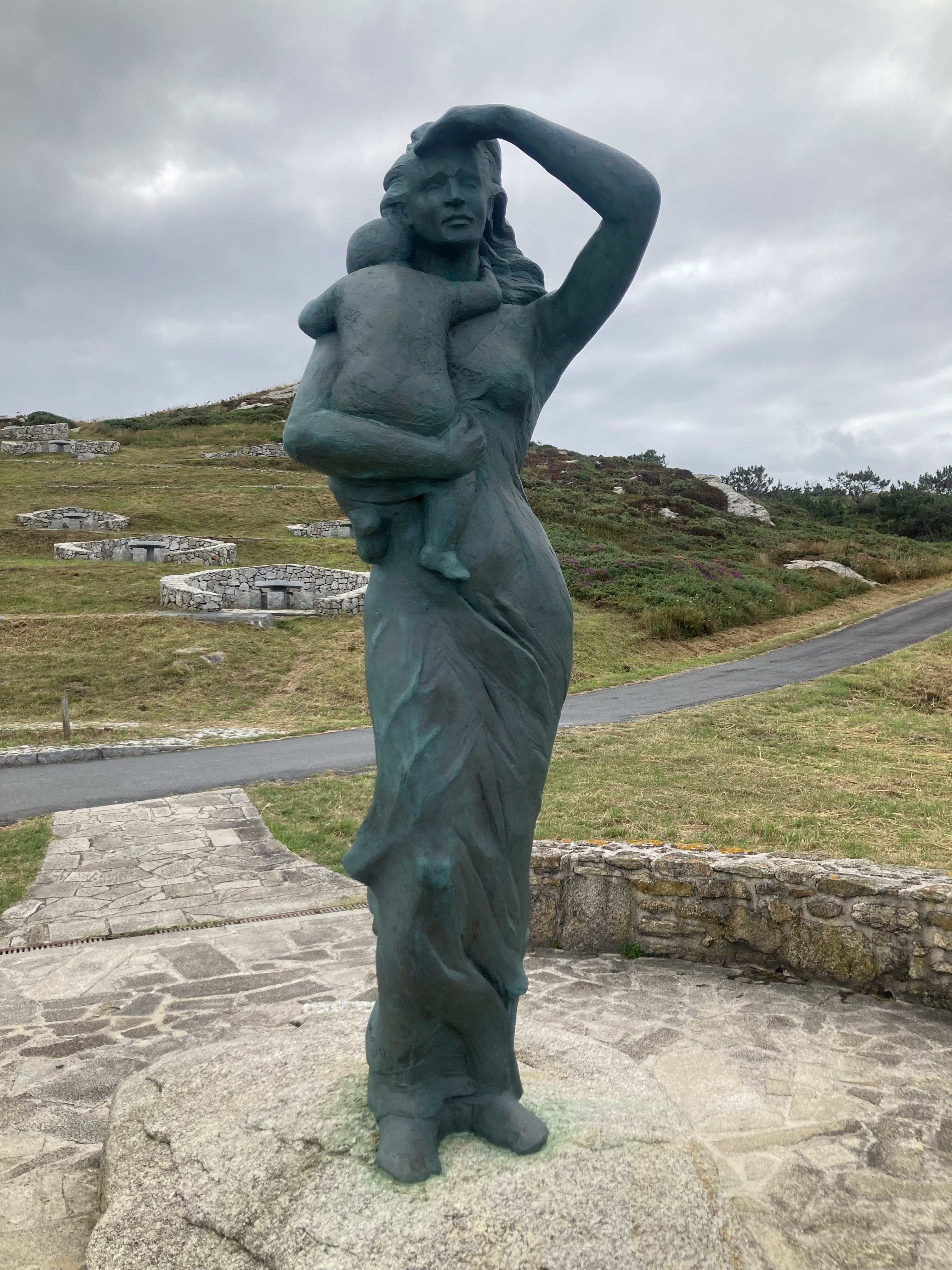 The haunting statue A Espera, or The Waiting